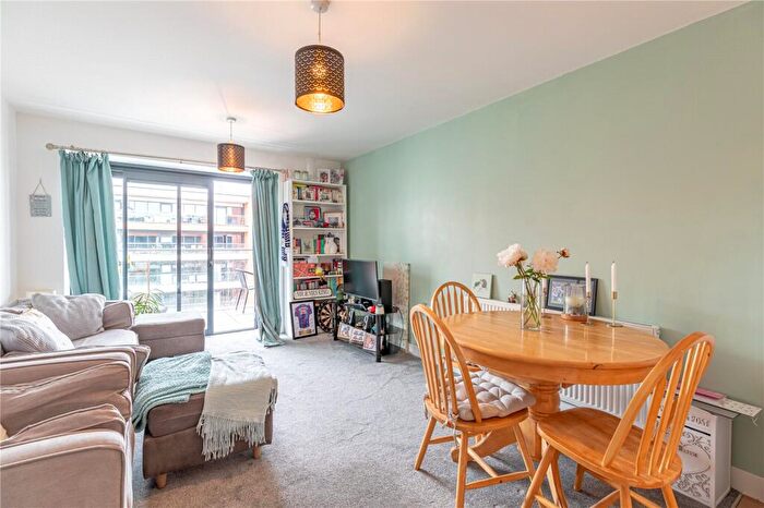 1 Bedroom Apartment For Sale In Kingman Way, Newbury, Berkshire, RG14
