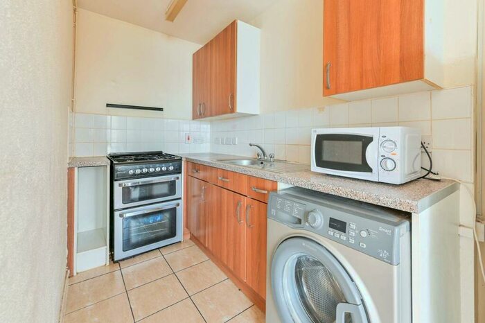 1 Bedroom Flat For Sale In Daniel Gardens, Peckham, London, SE15