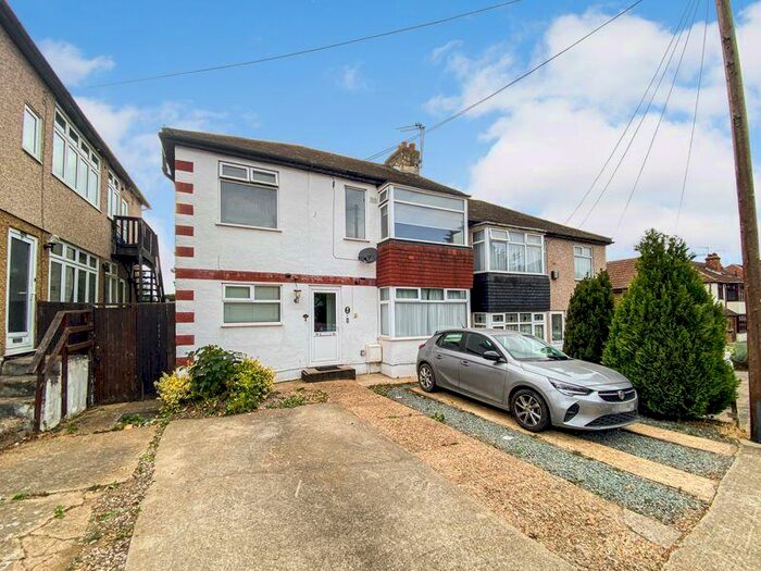 2 Bedroom Flat To Rent In Grey Towers Avenue, Hornchurch, RM11