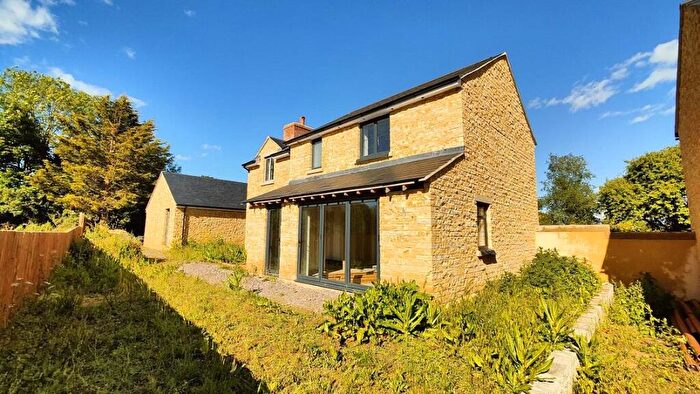 3 Bedroom Detached House For Sale In Bristol Road, Sherborne, DT9