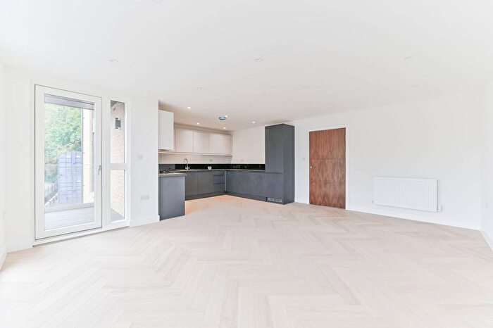 2 Bedroom Flat To Rent In Norbury Avenue, Norbury, London, SW16