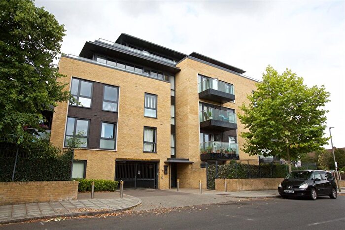 2 Bedroom Flat For Sale In Linnet Court, Putney, London, SW15