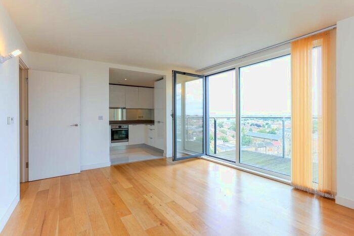 2 Bedroom Flat To Rent In Station Approach, Hayes, UB3