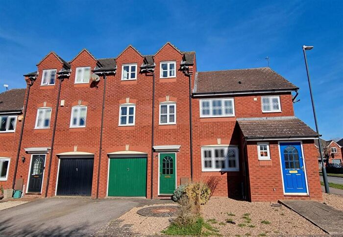 3 Bedroom Town House To Rent In Falstaff Grove, Warwick, CV34