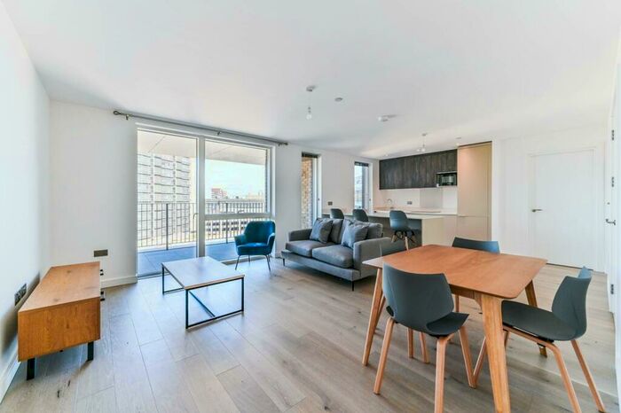 3 Bedroom Flat To Rent In Boulevard Point, Croydon, CR0