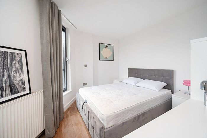 Studio To Rent In Richmond Road, London Fields, London, E8