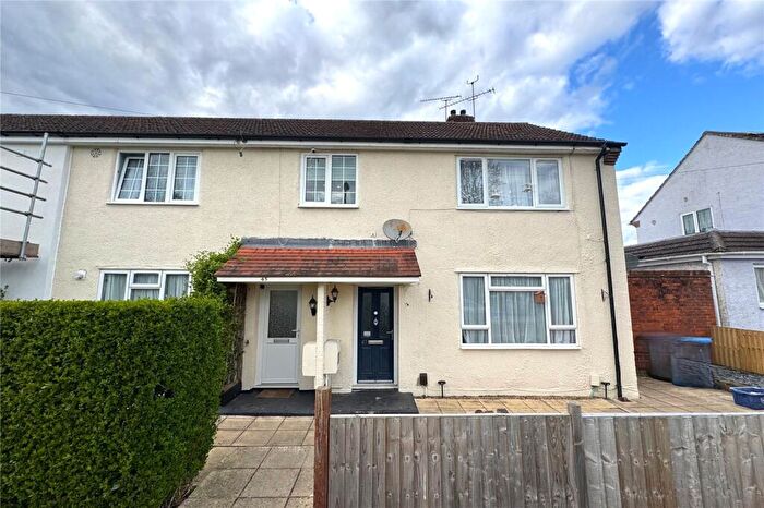 2 Bedroom Maisonette For Sale In Beech Road, Farnborough, Hampshire, GU14