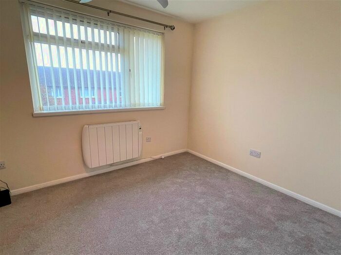 1 Bedroom Flat To Rent In Wardleworth Way, Wellington, TA21