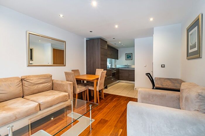 1 Bedroom Flat To Rent In Vauxhall Bridge Road, London, SW1V