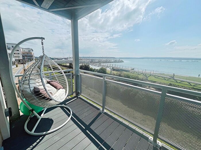 2 Bedroom Flat For Sale In Stone Close, Poole, Dorset, BH15