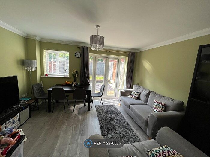 2 Bedroom Terraced House To Rent In Knightwood Close, Farnborough, GU14