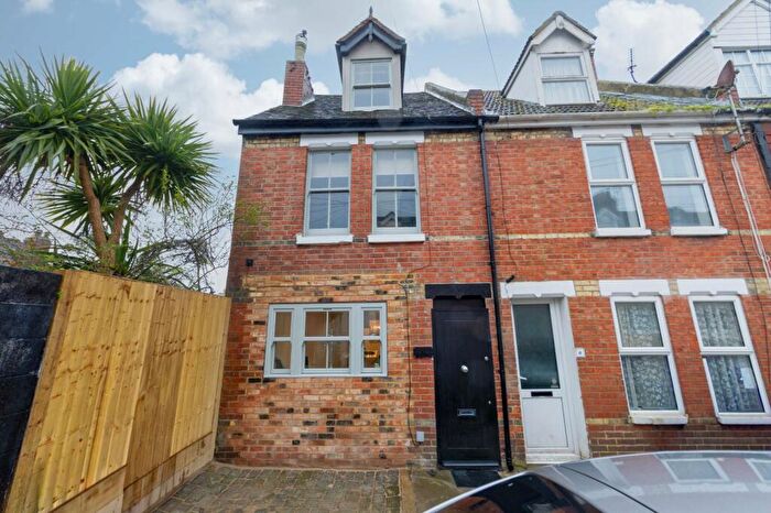 3 Bedroom End Of Terrace House For Sale In Myrtle Road, Folkestone, CT19