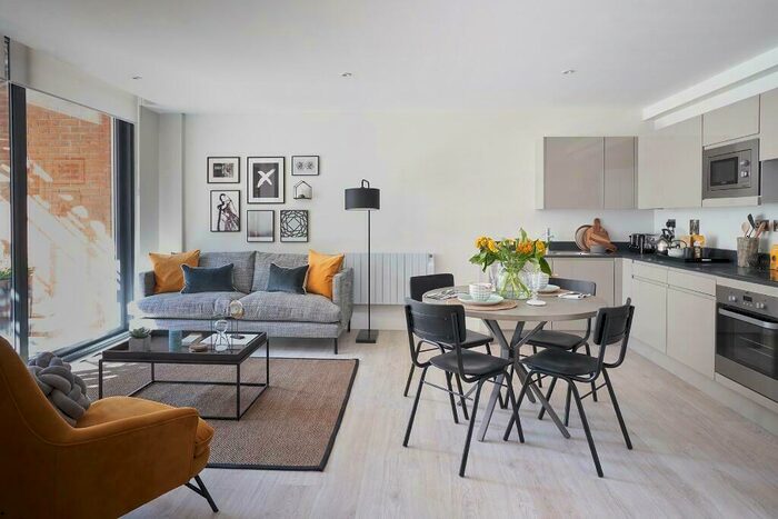 2 Bedroom Apartment To Rent In Newhall Walk, Birmingham, B3