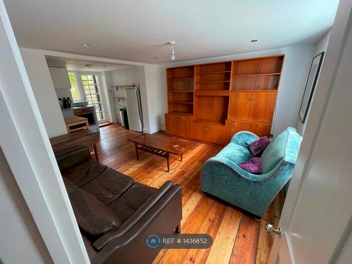 1 Bedroom Flat To Rent In Hanover Gardens, London, SE11