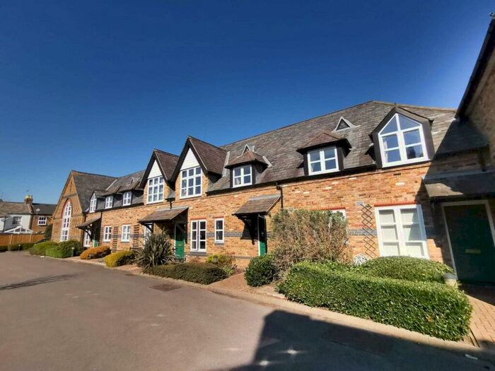 2 Bedroom Flat To Rent In Alexandra Court, Windsor, SL4