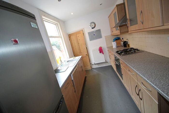 3 Bedroom Terraced House To Rent In Lorne Road, Leicester, LE2