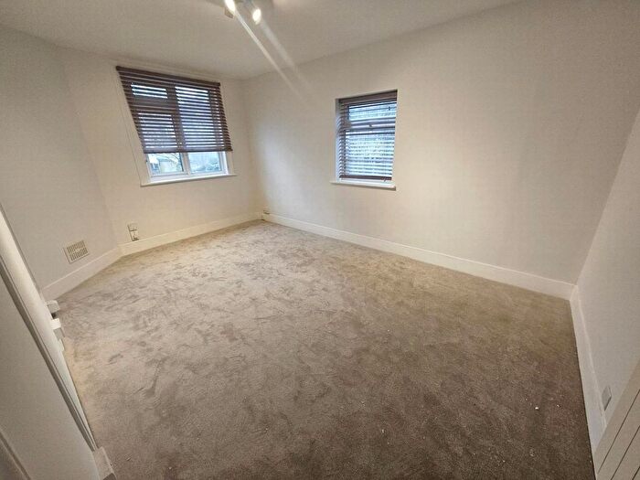 Studio To Rent In Finchley Lane, Hendon, NW4