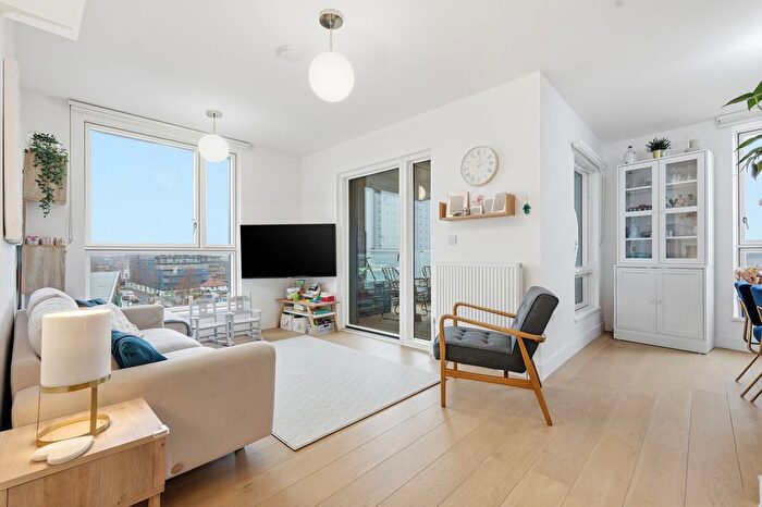 3 Bedroom Flat To Rent In Edgware Road, London, NW9