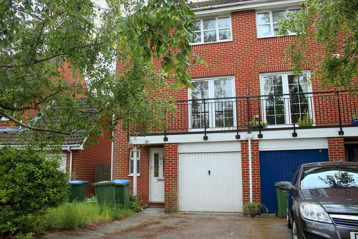 3 Bedroom Town House To Rent In Ware Point Drive, London, SE28
