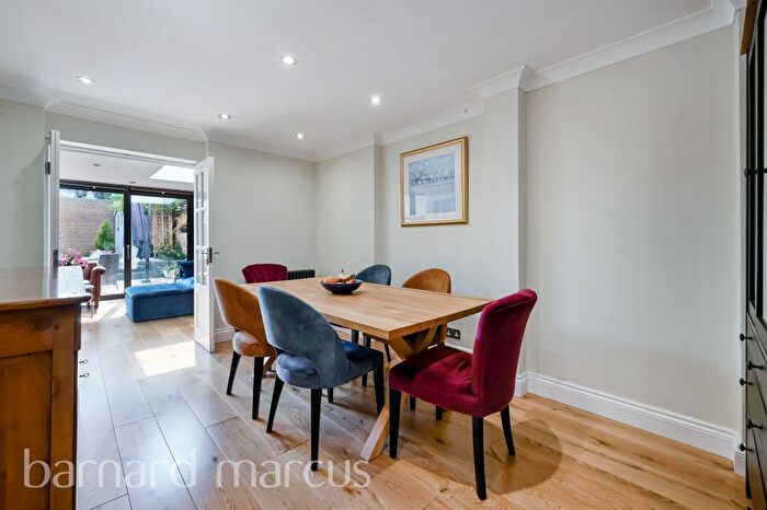 2 Bedroom Flat For Sale In Melrose Road, London, SW18