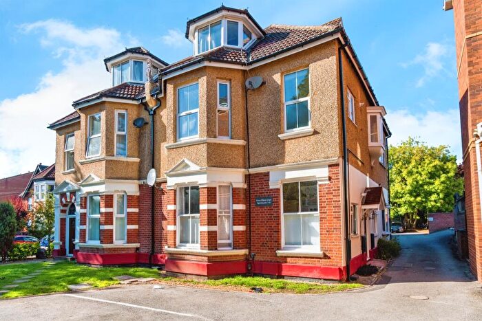Flat For Sale In Court Road, Southampton, SO15