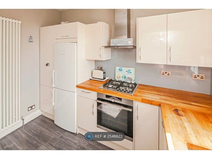 4 Bedroom Flat To Rent In London, London, SW16