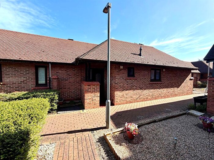 2 Bedroom Bungalow For Sale In Knowles Green, Bletchley, Milton Keynes, MK2