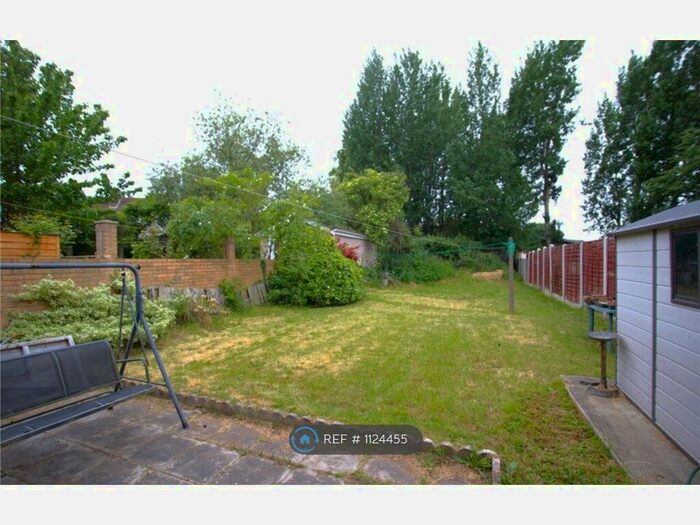 3 Bedroom Semi-Detached House To Rent In Dearne Road, Brampton, Barnsley, S73