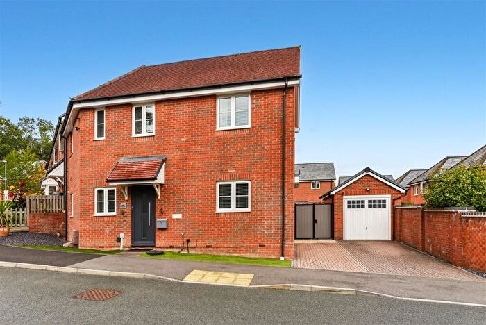 3 Bedroom Detached House For Sale In Oak Leaf Way, Horndean, PO8