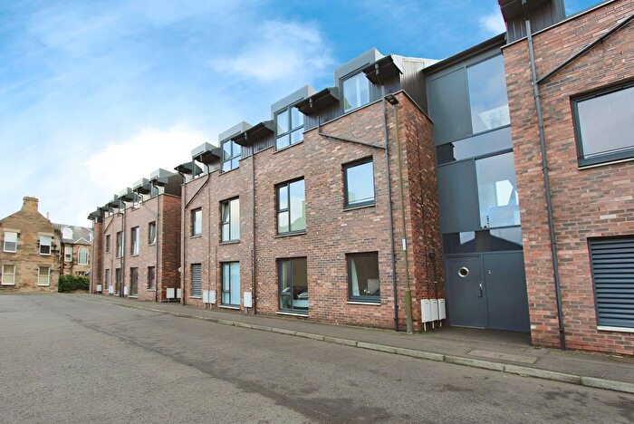 2 Bedroom Flat To Rent In Barleyhill Terrace, Edinburgh, EH6