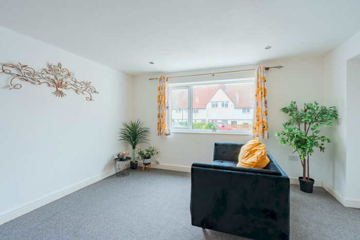 1 Bedroom Flat For Sale In Springfield Avenue, Shirehampton, Bristol, BS11