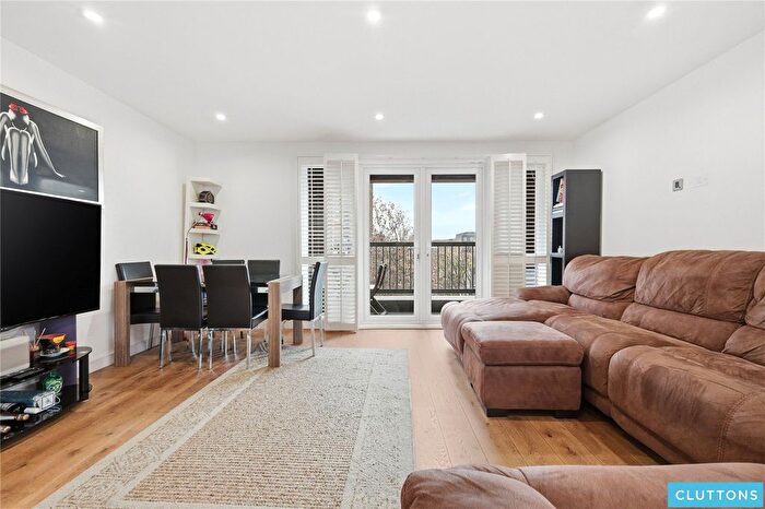 3 Bedroom Flat For Sale In Maltby Street, London, SE1