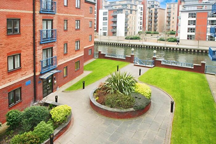 2 Bedroom Flat To Rent In Langtons Wharf, Leeds, West Yorkshire, LS2
