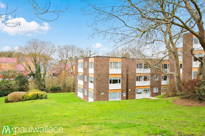 1 Bedroom Apartment For Sale In Hillside, Hoddesdon, EN11