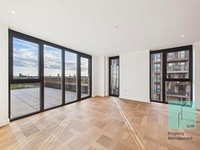 3 Bedroom Flat To Rent In Boxwood Gardens, London, E1W