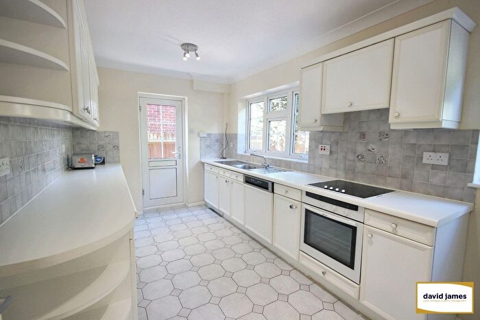 4 Bedroom Detached House For Sale In Tall Elms Close, Bromley, BR2