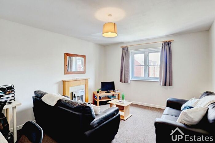 2 Bedroom Flat For Sale In Firedrake Croft, Coventry, CV1 - Photo 2
