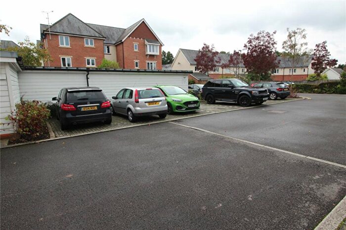 2 Bedroom Flat For Sale In Alder Court, Fleet, Hampshire, GU51