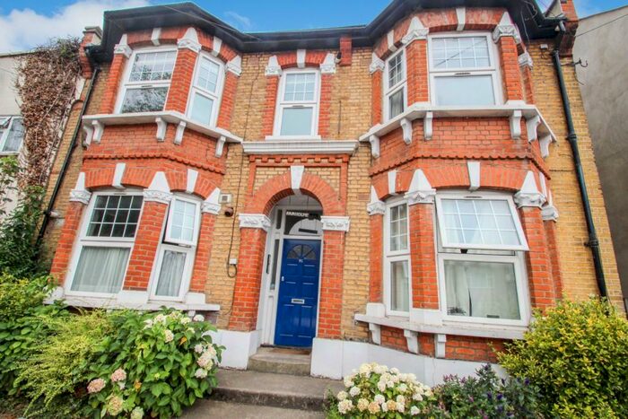 1 Bedroom Ground Flat To Rent In Fairlop Road, Leytonstone, London, E11