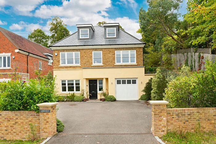 4 Bedroom Detached House For Sale In Ruxley Crescent, Claygate, Esher, Surrey, KT10