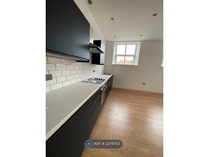 1 Bedroom Flat To Rent In Chapel Lane, Halifax, HX3