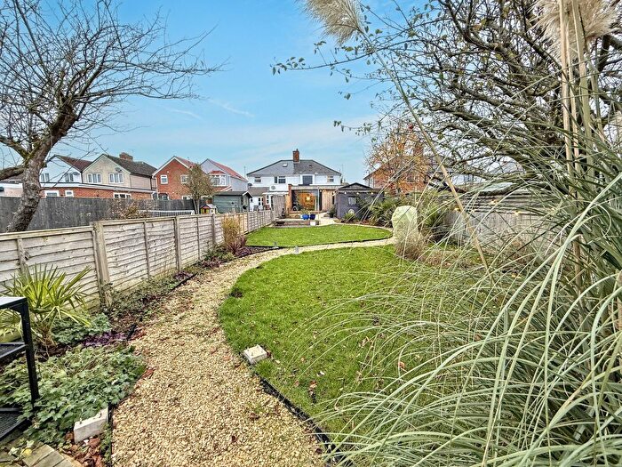 3 Bedroom Semi-Detached House For Sale In Oxford Road, Swindon, SN3