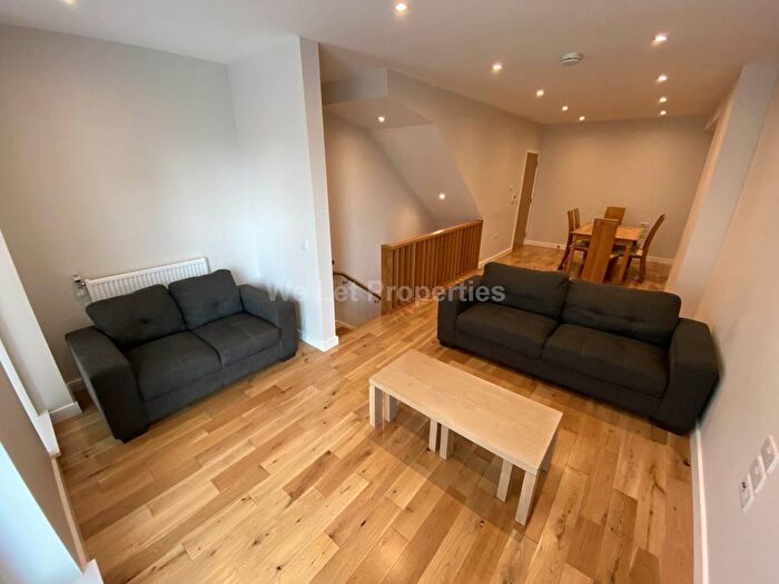 2 Bedroom Property To Rent In Spindle Mews, Islington Wharf Mews, M4