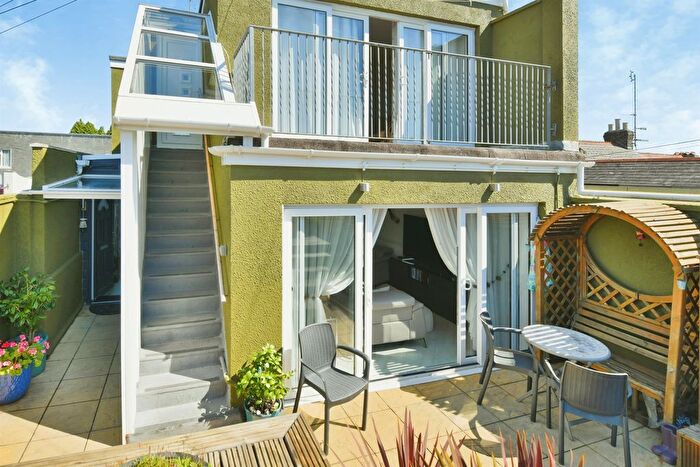 2 Bedroom Flat For Sale In Wesley Lane, Saltash, PL12