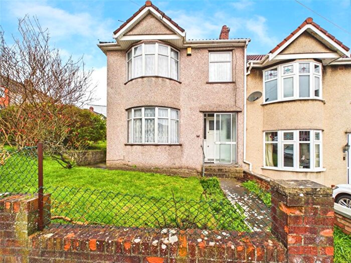 3 Bedroom End Of Terrace House For Sale In Aylesbury Crescent, Bedminster, Bristol, BS3