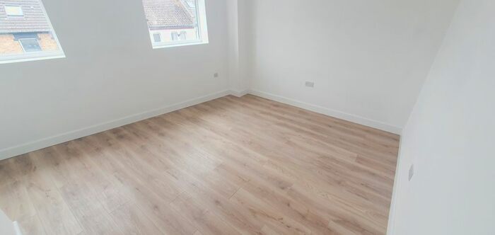 Studio To Rent In High Rd, Leyton, E15