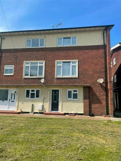 1 Bedroom Apartment To Rent In Wood Farm Close, Leigh-on-Sea, Essex, SS9