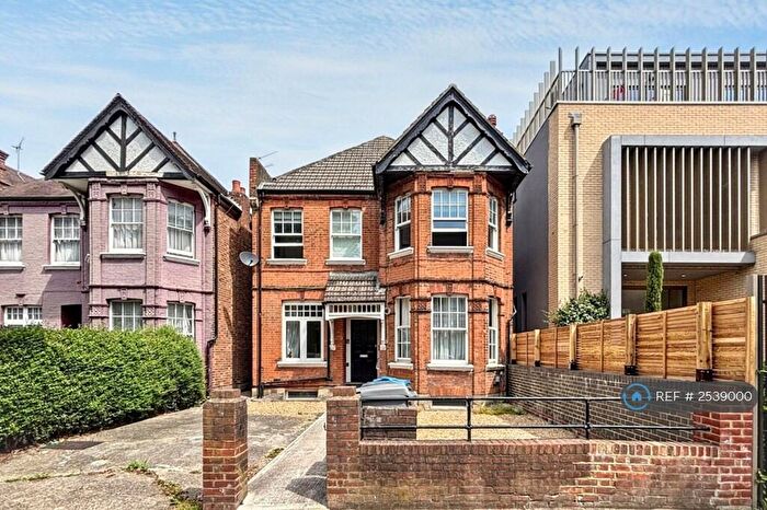 2 Bedroom Flat To Rent In Brondesbury Park, London, NW2