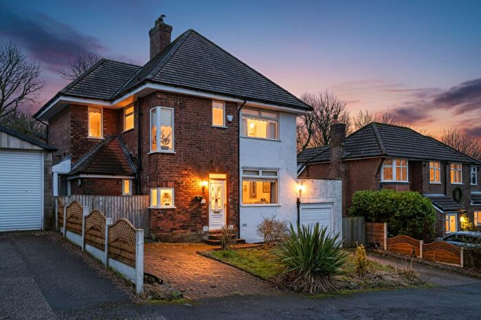 3 Bedroom Detached House For Sale In Aspland Road, Gee Cross, SK14