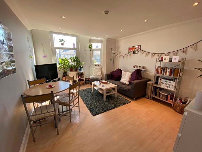 1 Bedroom Flat To Rent In Connaught Road, Cardiff, CF24